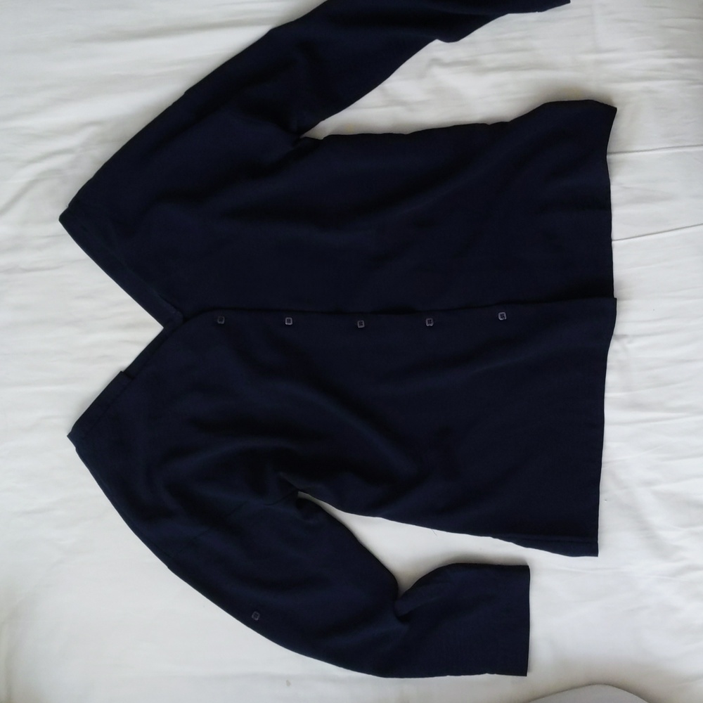 Loose v neck button down blouse - Picture 2 of 7